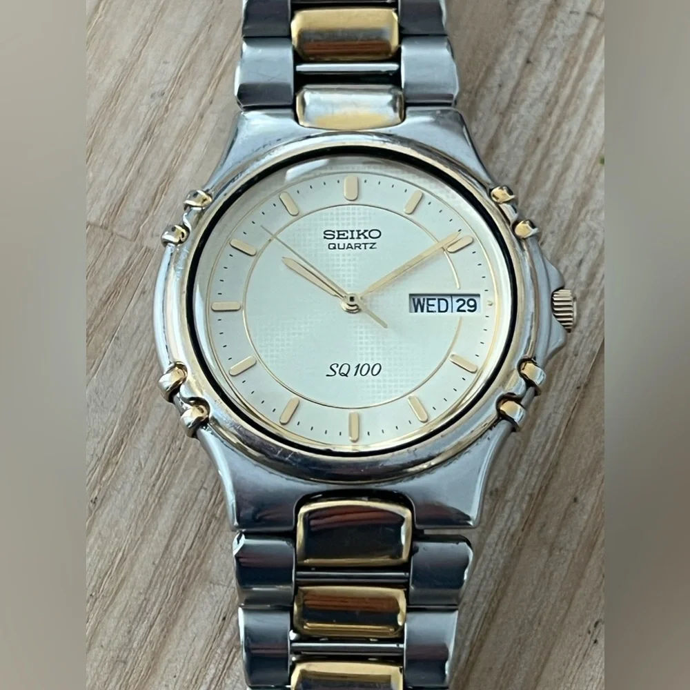 Seiko SQ 100 Rare Vintage Men’s Watch Light Gold-Tone Dial Two-Tone Bracelet